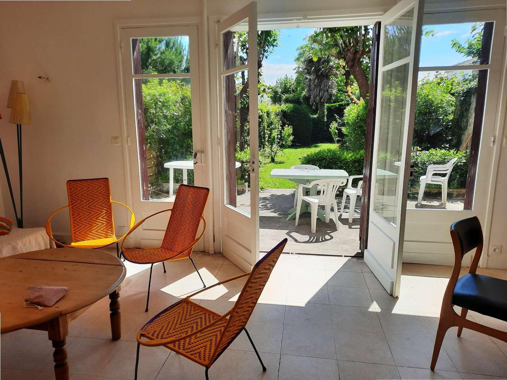 Holiday home Maison Familiale Renovee Pour 13 Pers. A Royan, Proche - Fr-1-494-204